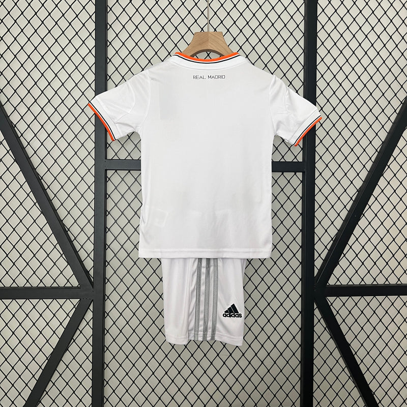 KIT INFANTIL RETRÔ REAL MADRID HOME 13/14