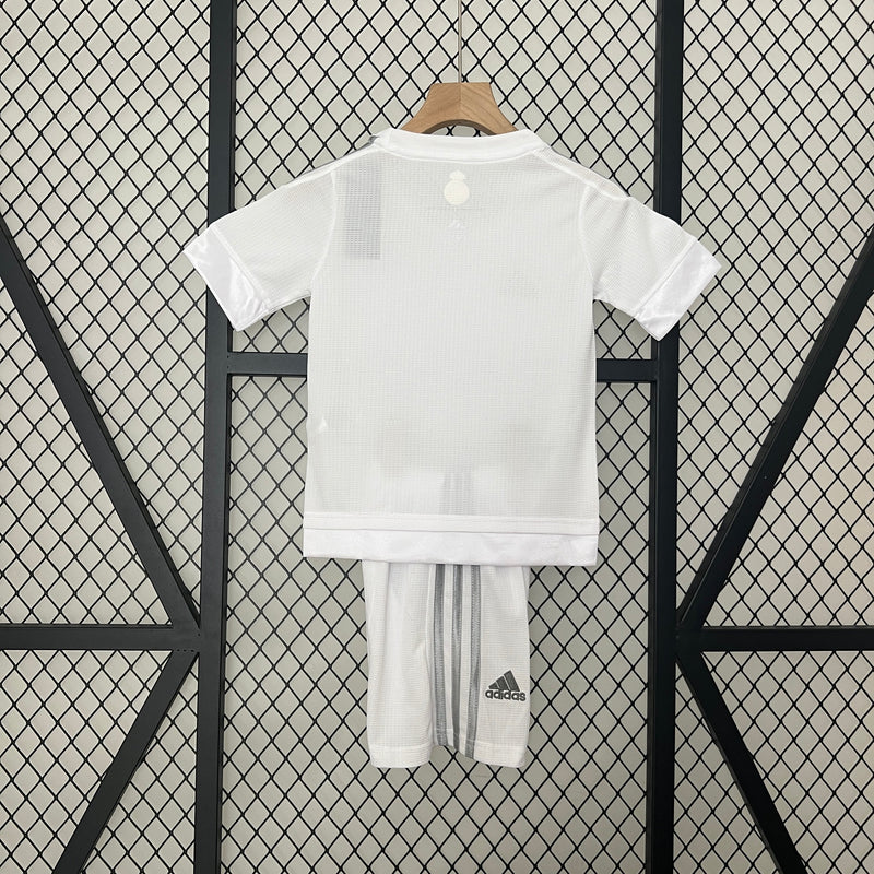KIT INFANTIL RETRÔ REAL MADRID HOME 15/16