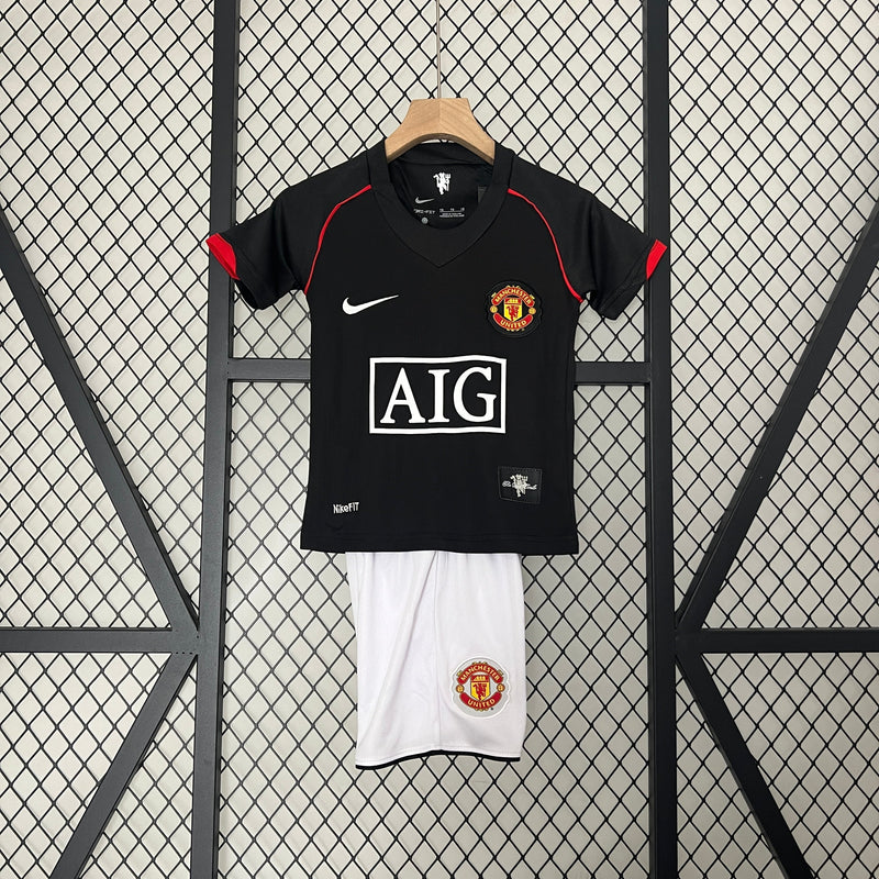 KIT INFANTIL RETRÔ MANCHESTER UNITED BLACK 08/09