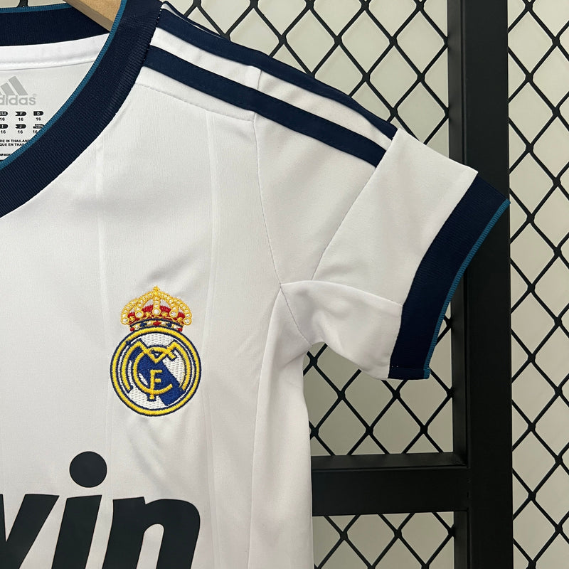 KIT INFANTIL RETRÔ REAL MADRID HOME 12/13